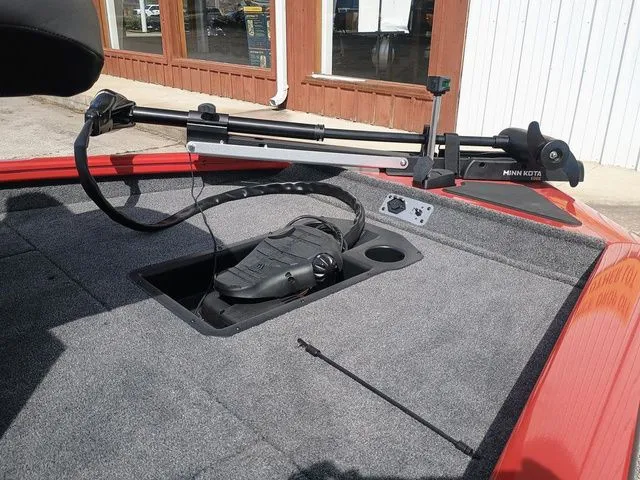 Slide: The Image of Tracker Pro Team 175 TXW 2026 - 18