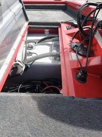 Slide: The Image of Tracker Pro Team 175 TXW 2026 - 21