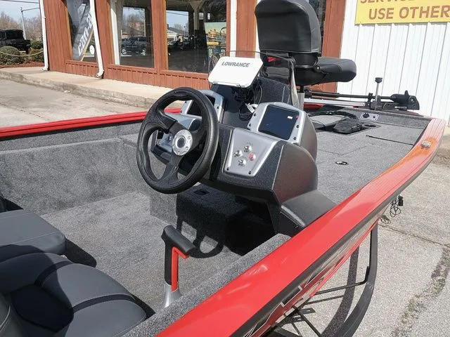 Slide: The Image of Tracker Pro Team 175 TXW 2026 - 24