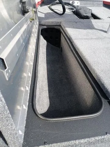 Slide: The Image of Tracker Pro Team 175 TXW 2026 - 9