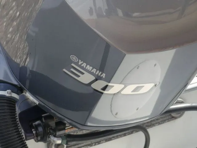 Slide: The Image of Crownline Boats E26 XS 2018 - 12