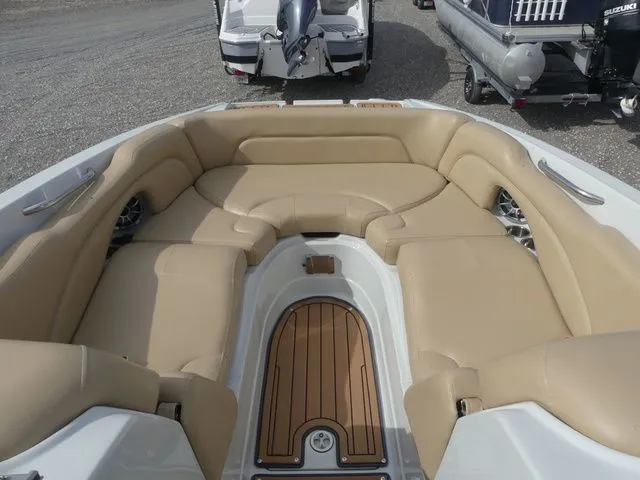 Slide: The Image of Crownline Boats E26 XS 2018 - 13