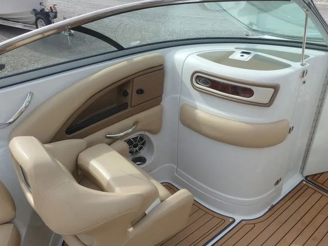 Slide: The Image of Crownline Boats E26 XS 2018 - 15