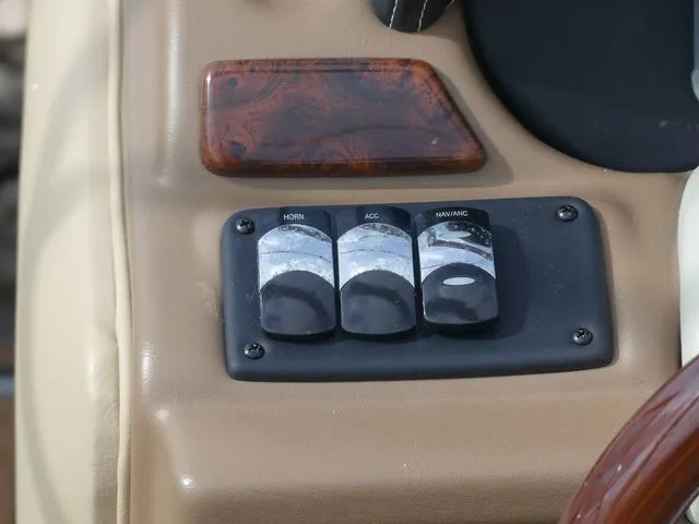 Slide: The Image of Crownline Boats E26 XS 2018 - 21