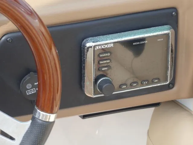 Slide: The Image of Crownline Boats E26 XS 2018 - 22