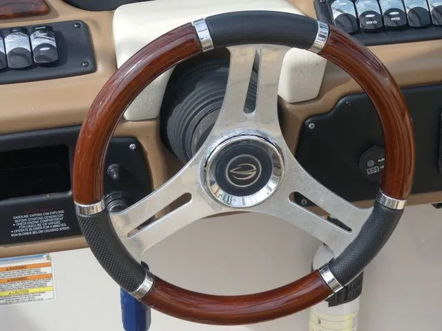 Slide: The Image of Crownline Boats E26 XS 2018 - 23