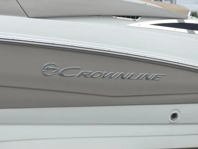 Slide: The Image of Crownline Boats E26 XS 2018 - 9