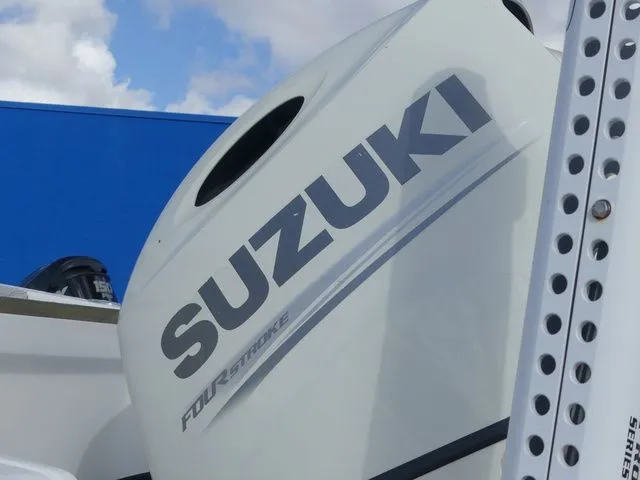 Slide: The Image of Sea Pro 219 Center Console 2021 - 11