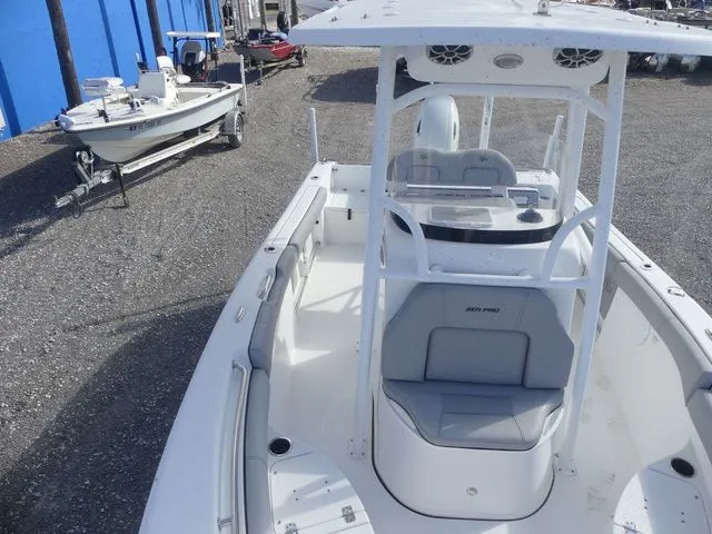 Slide: The Image of Sea Pro 219 Center Console 2021 - 15