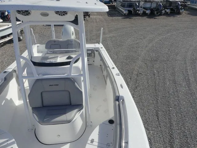 Slide: The Image of Sea Pro 219 Center Console 2021 - 16