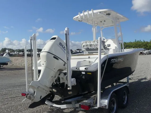 Slide: The Image of Sea Pro 219 Center Console 2021 - 4