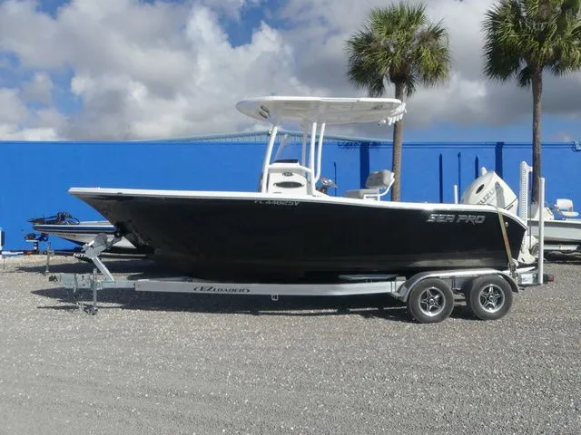 Slide: The Image of Sea Pro 219 Center Console 2021 - 7