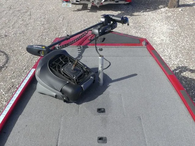 Slide: The Image of Tracker Pro 170 2021 - 12