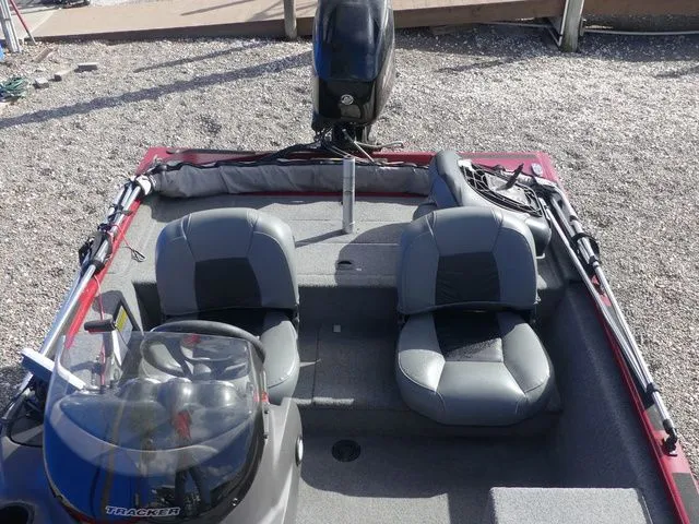 Slide: The Image of Tracker Pro 170 2021 - 14