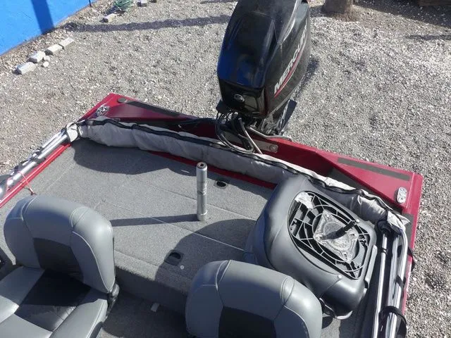 Slide: The Image of Tracker Pro 170 2021 - 15