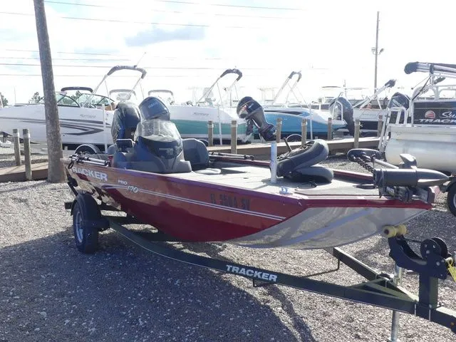 Slide: The Image of Tracker Pro 170 2021 - 3