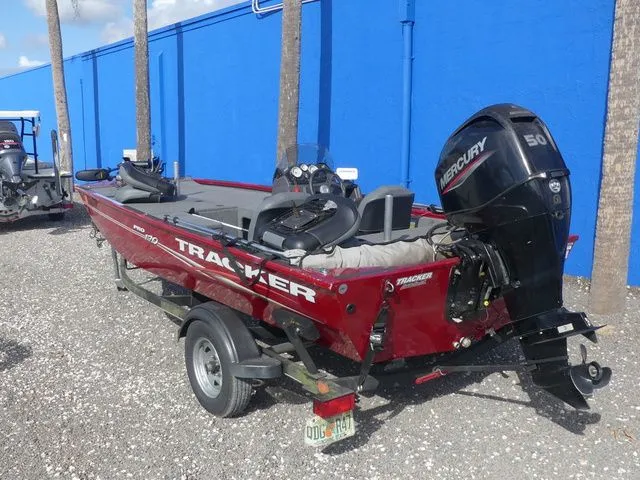 Slide: The Image of Tracker Pro 170 2021 - 6