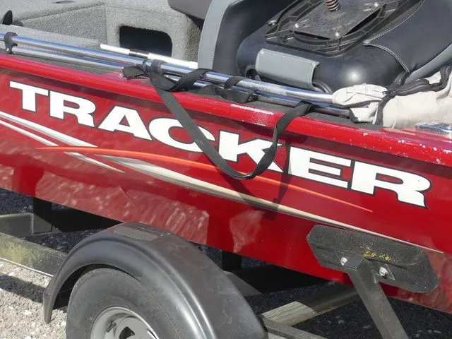 Slide: The Image of Tracker Pro 170 2021 - 7