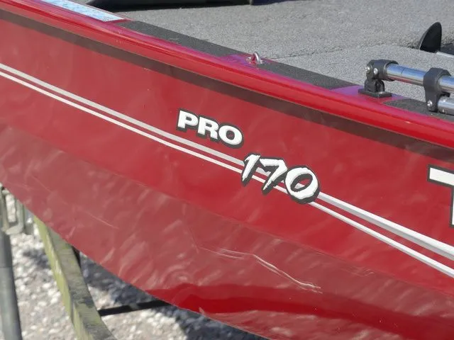 Slide: The Image of Tracker Pro 170 2021 - 8