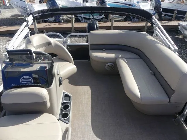 Slide: The Image of Sun Tracker Bass Buggy 16 DLX 2021 - 12