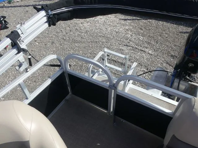 Slide: The Image of Sun Tracker Bass Buggy 16 DLX 2021 - 13