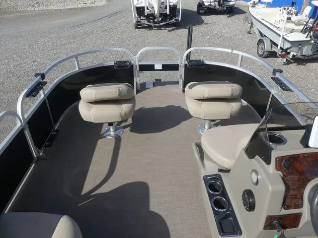 Slide: The Image of Sun Tracker Bass Buggy 16 DLX 2021 - 14