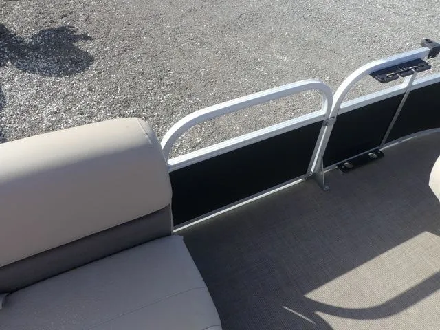 Slide: The Image of Sun Tracker Bass Buggy 16 DLX 2021 - 15