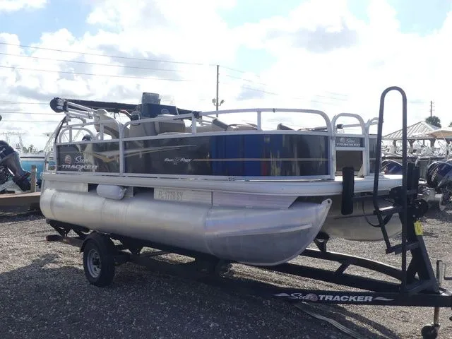 Slide: The Image of Sun Tracker Bass Buggy 16 DLX 2021 - 3