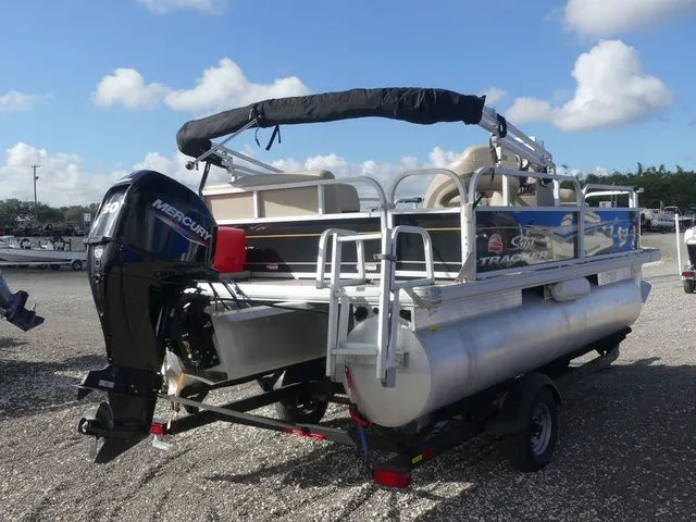 Slide: The Image of Sun Tracker Bass Buggy 16 DLX 2021 - 4