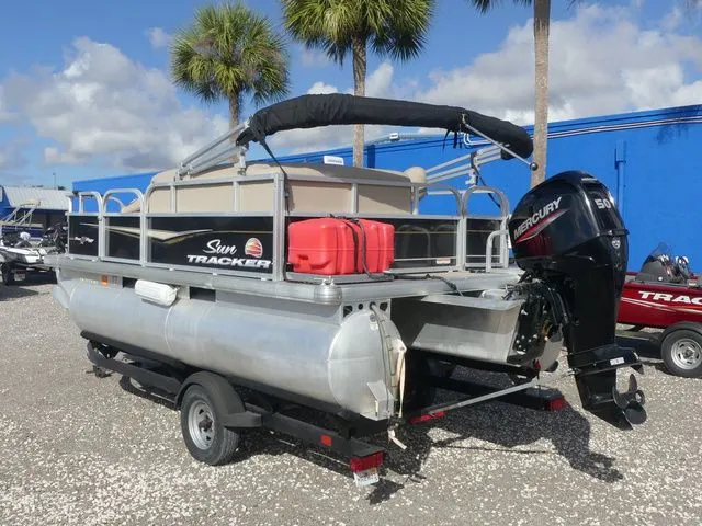 Slide: The Image of Sun Tracker Bass Buggy 16 DLX 2021 - 6