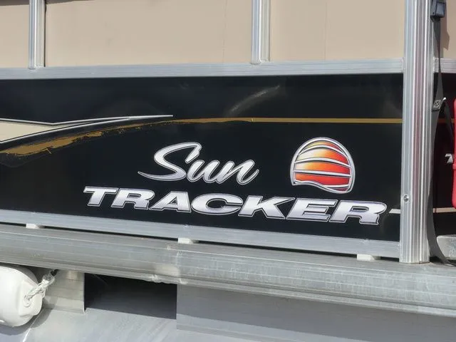 Slide: The Image of Sun Tracker Bass Buggy 16 DLX 2021 - 7