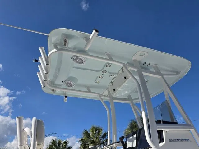 Slide: The Image of Sea Hunt Ultra 229 2024 - 14