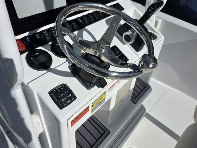 Slide: The Image of Sea Hunt Ultra 229 2024 - 7