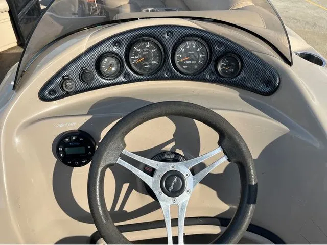 Slide: The Image of Bentley Pontoons 240 Navigator 2019 - 11