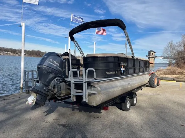 Slide: The Image of Bentley Pontoons 240 Navigator 2019 - 3