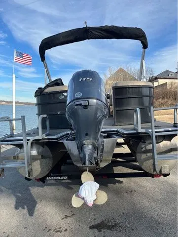 Slide: The Image of Bentley Pontoons 240 Navigator 2019 - 4