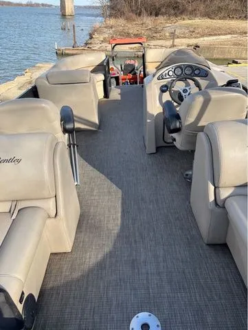 Slide: The Image of Bentley Pontoons 240 Navigator 2019 - 6