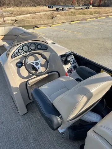 Slide: The Image of Bentley Pontoons 240 Navigator 2019 - 7