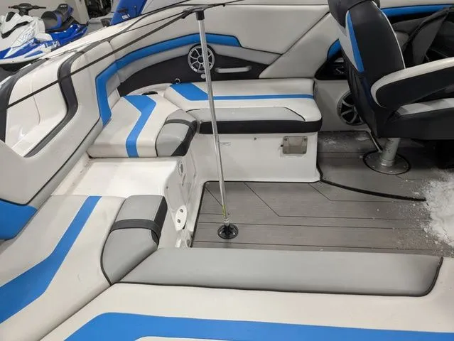 Slide: The Image of Yamaha 242X E-Series 2019 - 10