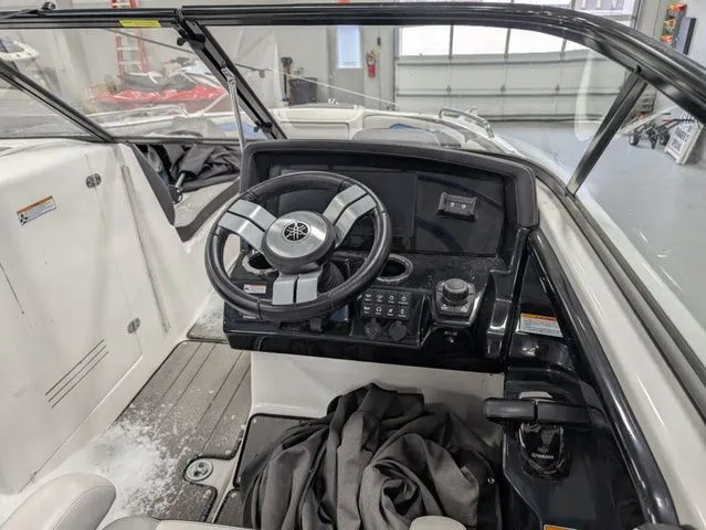 Slide: The Image of Yamaha 242X E-Series 2019 - 11