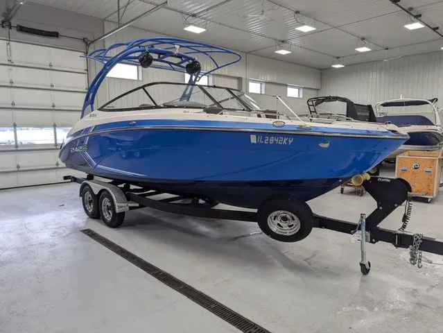 Slide: The Image of Yamaha 242X E-Series 2019 - 4