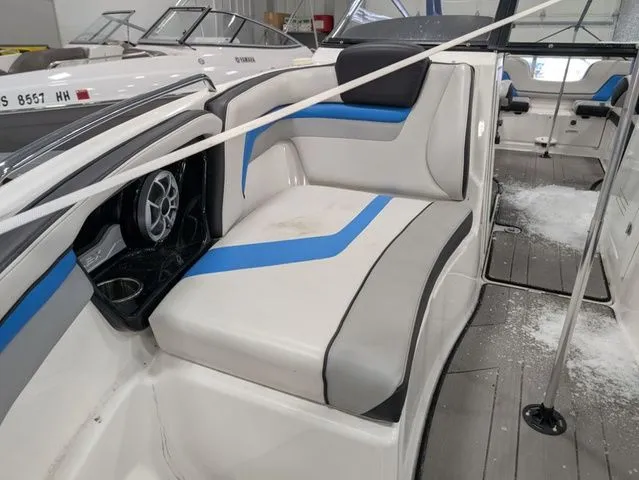 Slide: The Image of Yamaha 242X E-Series 2019 - 9