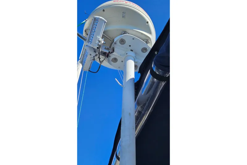 Slide: The Image of Radar equipment on Albin Palm Beach 37 yacht, 1984, against clear blue sky. - 59