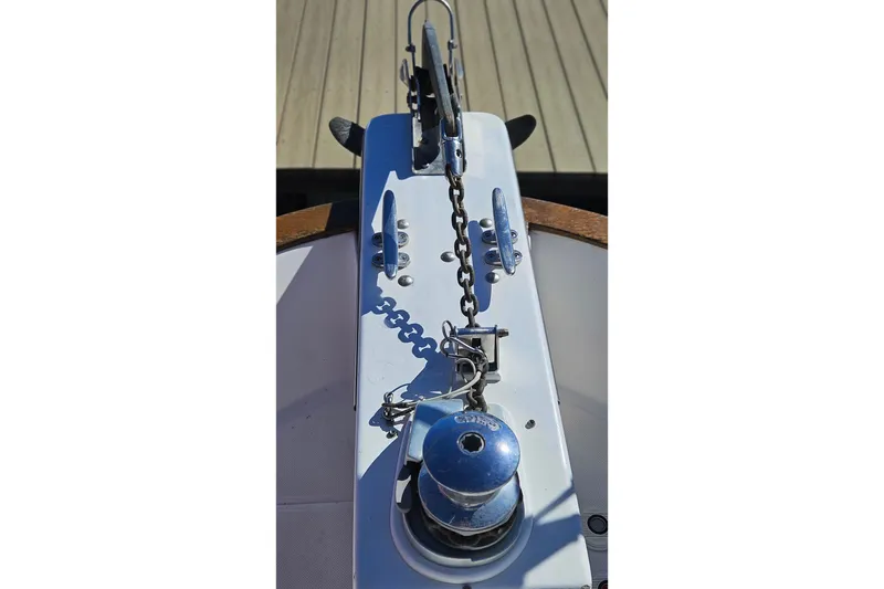 Slide: The Image of Anchor chain mechanism on 1984 Albin Palm Beach 37 boat deck. - 7