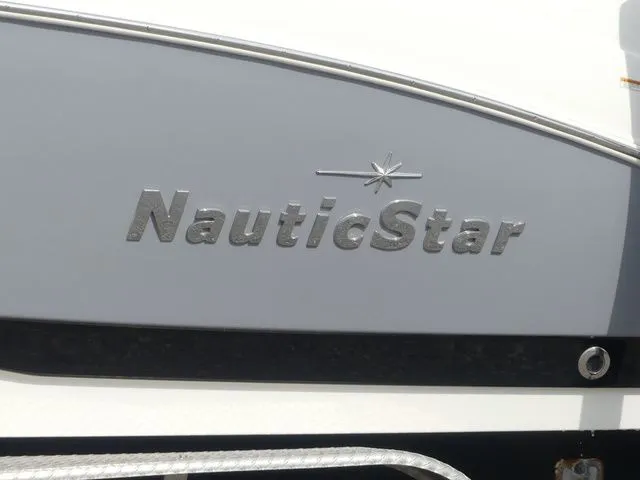 Slide: The Image of NauticStar 243 DC 2021 - 9