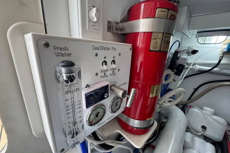 Slide: The Image of Control panel and fire extinguisher in 2014 San Juan 41 boat engine room. - 46