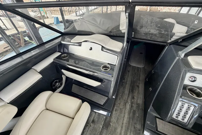 Slide: The Image of Fusion MS-RA70NSX stereo system in 2019 Crest Continental 250 SLS boat, featuring Bluetooth and SiriusXM. - 26