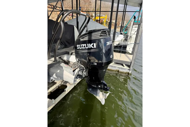 Slide: The Image of Suzuki 300 outboard motor on 2019 Crest Continental 250 SLS boat. - 41