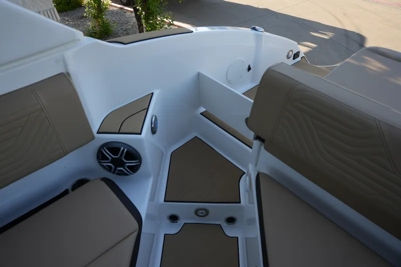 Slide: The Image of Sea Ray SDX 270 Surf 2026 - 15