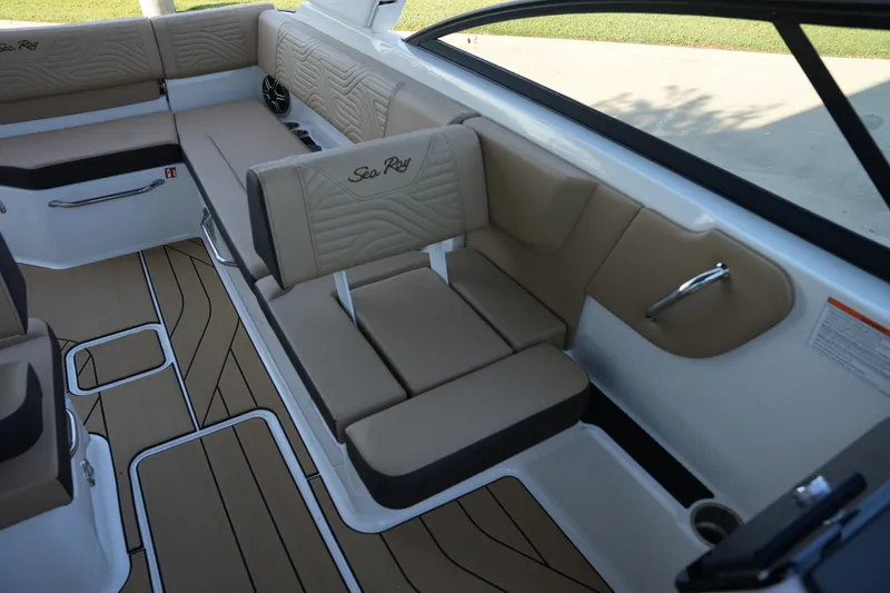 Slide: The Image of Sea Ray SDX 270 Surf 2026 - 16